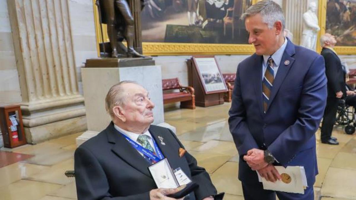 Westerman and Ross chat in Capitol Rotunda